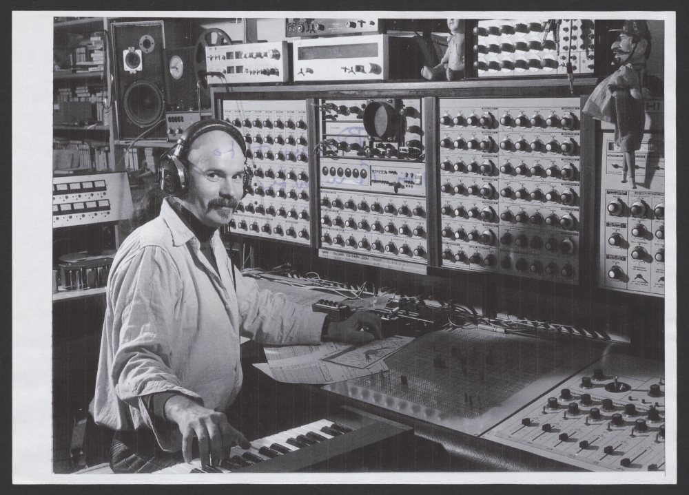 Dauner Foto vor Synthesizer klein